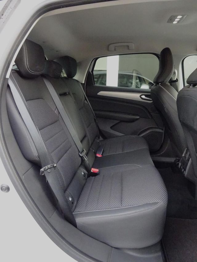 Renault-Arkana-1-6-E-TECH-Hybrid-Intens-7