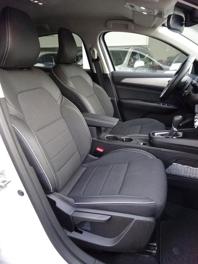 Renault-Arkana-1-6-E-TECH-Hybrid-Intens-8