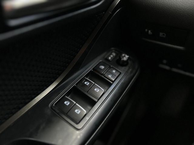Toyota-C-HR-1-2-Dynamic-11