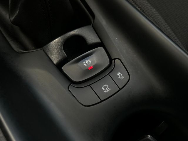 Toyota-C-HR-1-2-Dynamic-13
