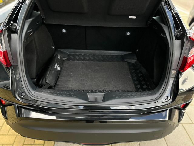 Toyota-C-HR-1-2-Dynamic-7